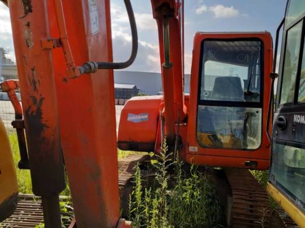 斗山DH70履帶式挖掘機(jī)