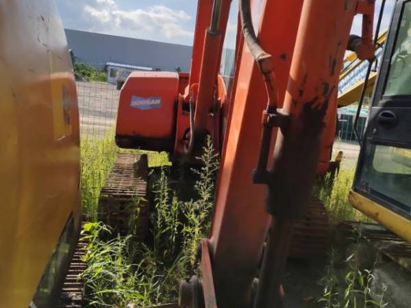 斗山DH70履帶式挖掘機(jī)