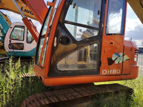 斗山DH70履帶式挖掘機(jī)