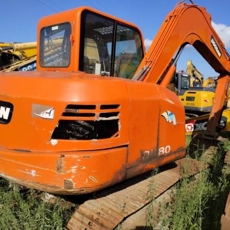 斗山DH70履带式挖掘机