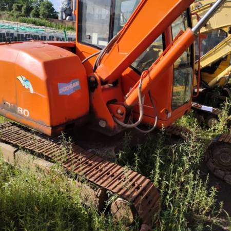 斗山DH70履带式挖掘机