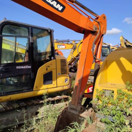 斗山DH70履带式挖掘机