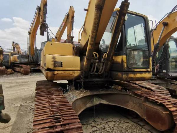 小松PC220-8履帶式挖掘機(jī)