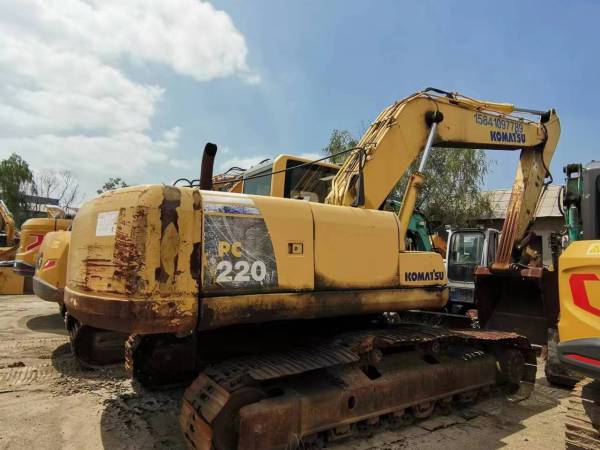 小松PC220-8履帶式挖掘機(jī)