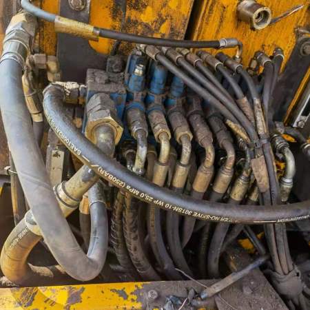 雷沃重工FR65履带式挖掘机