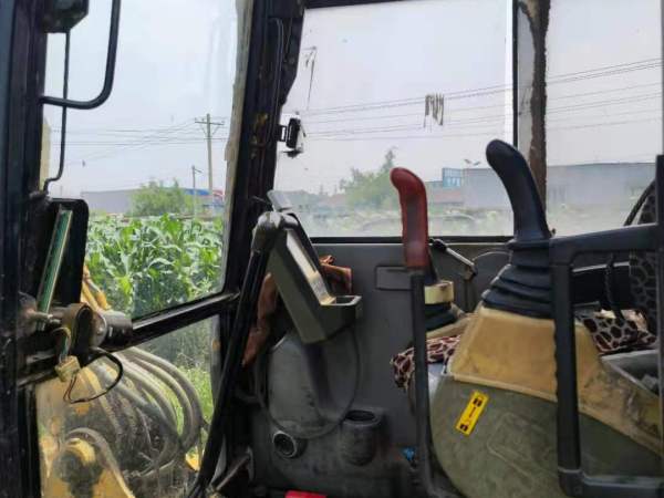 雷沃重工FR65履帶式挖掘機