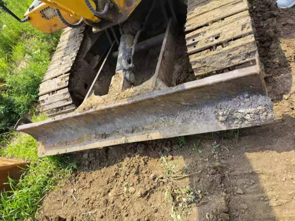 雷沃重工FR65履帶式挖掘機