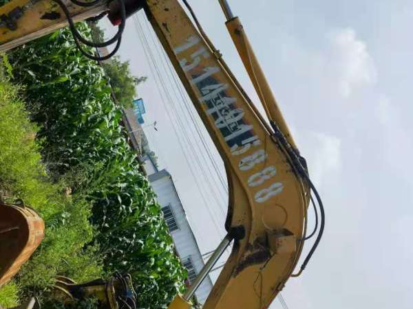 雷沃重工FR65履帶式挖掘機