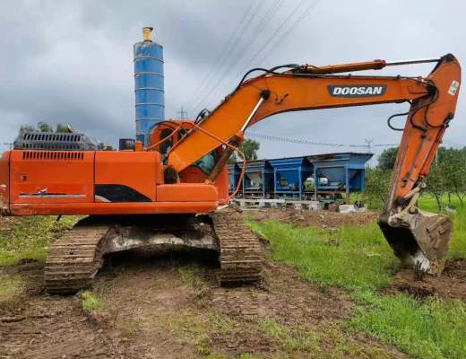 斗山DH225-9履带式挖掘机