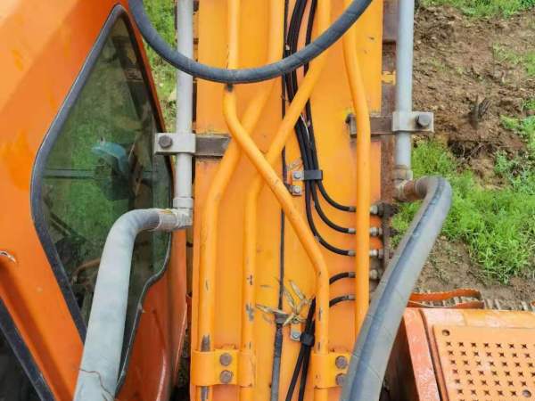 斗山DH225-9履帶式挖掘機(jī)