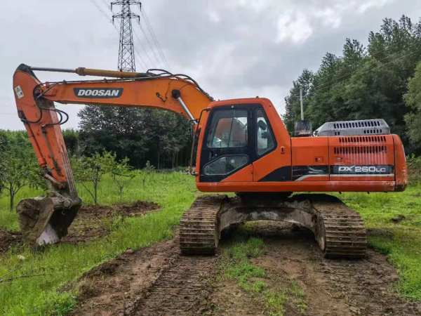 斗山DH225-9履帶式挖掘機(jī)