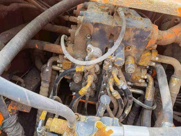 斗山DH225-9履帶式挖掘機(jī)