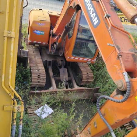 斗山DH70履带式挖掘机