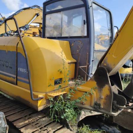 雷沃重工FR85履带式挖掘机