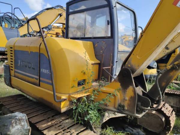 雷沃重工FR85履帶式挖掘機(jī)