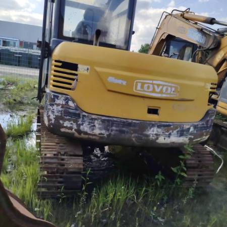 雷沃重工FR85履带式挖掘机