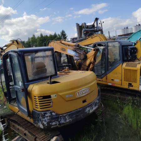 雷沃重工FR85履带式挖掘机