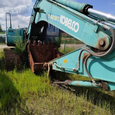 神钢SK260履带式挖掘机