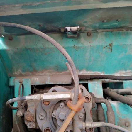 神钢SK260履带式挖掘机