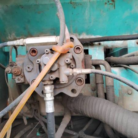 神钢SK260履带式挖掘机