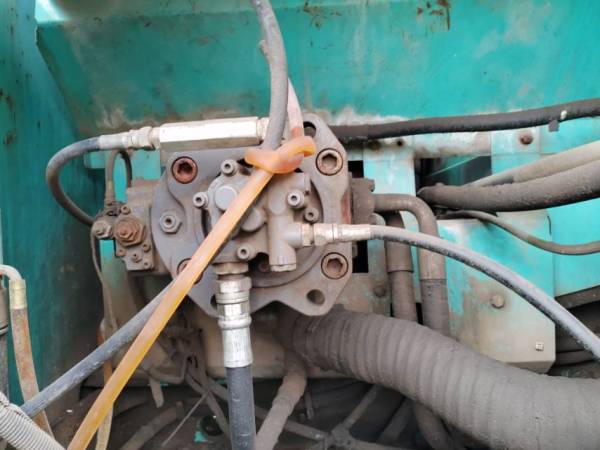 神鋼SK260履帶式挖掘機(jī)