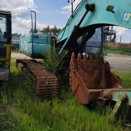 神钢SK260履带式挖掘机