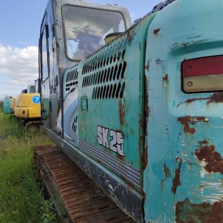 神钢SK260履带式挖掘机