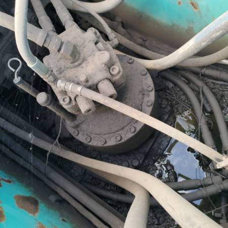 神钢SK260履带式挖掘机