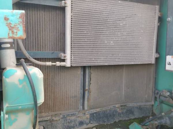 神鋼SK260履帶式挖掘機(jī)