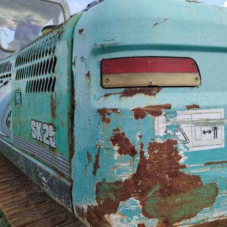 神钢SK260履带式挖掘机