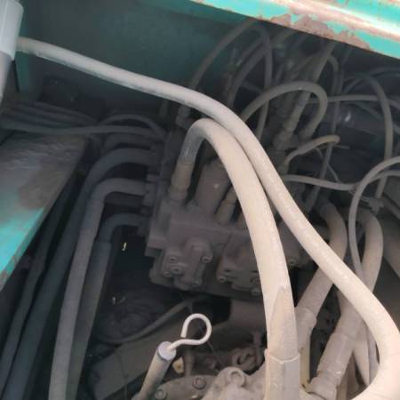 神钢SK260履带式挖掘机