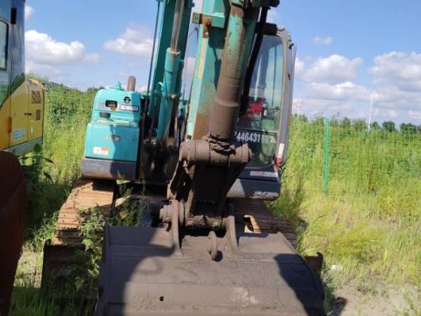 神鋼SK75履帶式挖掘機(jī)