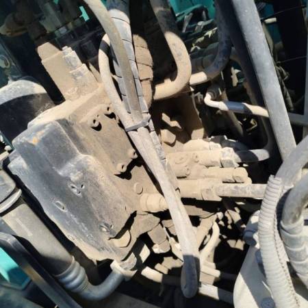 神钢SK75履带式挖掘机