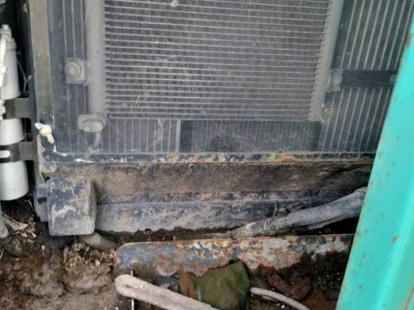 神鋼SK75履帶式挖掘機(jī)