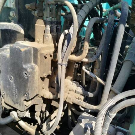 神钢SK75履带式挖掘机