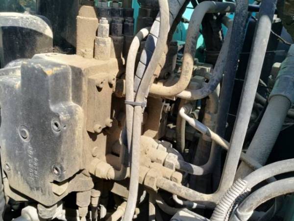 神鋼SK75履帶式挖掘機(jī)