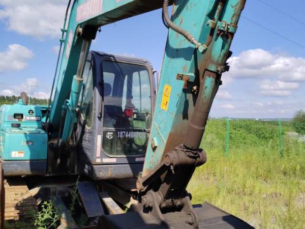 神鋼SK75履帶式挖掘機(jī)