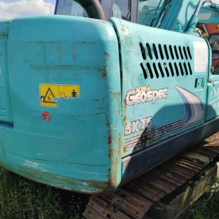 神钢SK75履带式挖掘机