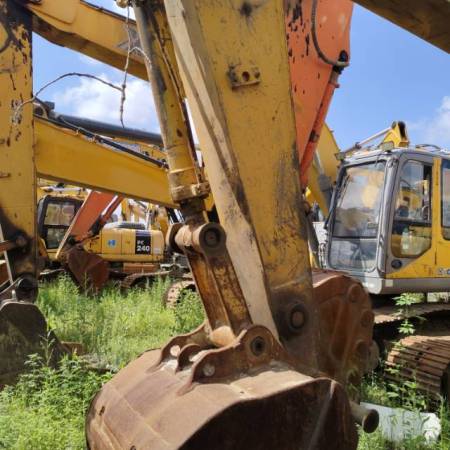 玉柴YC135-8履带式挖掘机