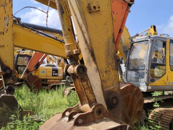 玉柴YC135-8履帶式挖掘機