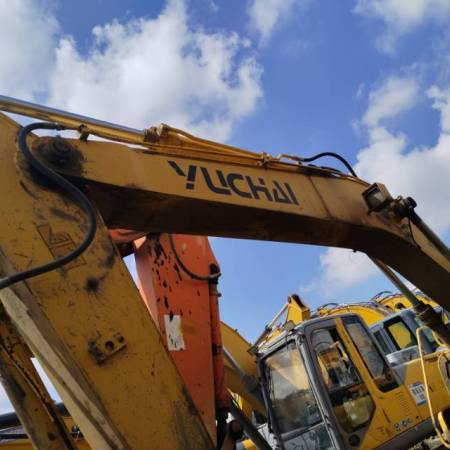 玉柴YC135-8履带式挖掘机