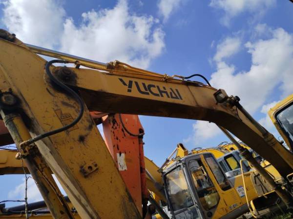 玉柴YC135-8履帶式挖掘機