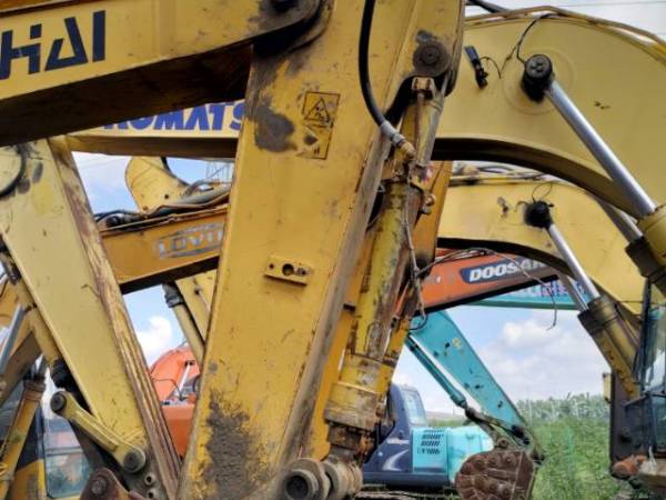 玉柴YC135-8履帶式挖掘機