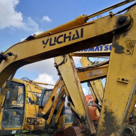 玉柴YC135-8履带式挖掘机