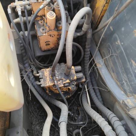 现代R110-7履带式挖掘机