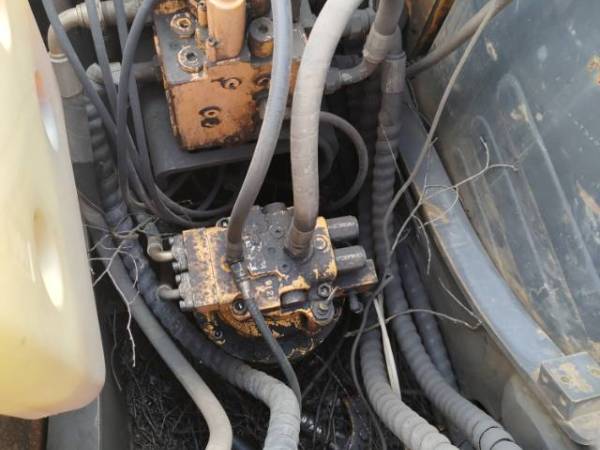 現(xiàn)代R110-7履帶式挖掘機