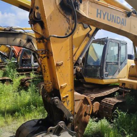 现代R110-7履带式挖掘机