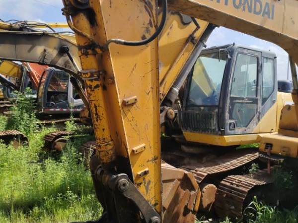 現(xiàn)代R110-7履帶式挖掘機