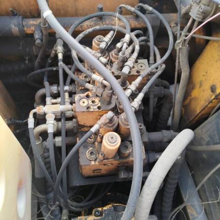 现代R110-7履带式挖掘机