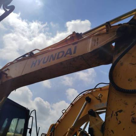 现代R110-7履带式挖掘机